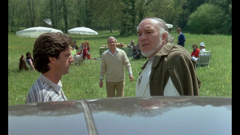 Пусть те, у кого большая зарплата, поднимут руку!