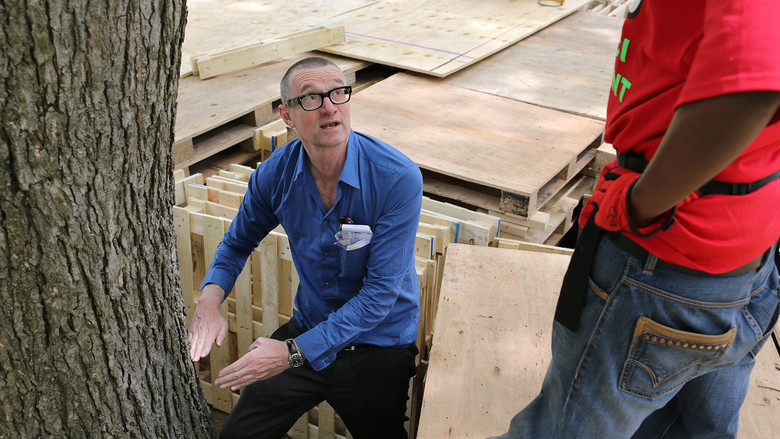 кадр из фильма Thomas Hirschhorn – Gramsci Monument