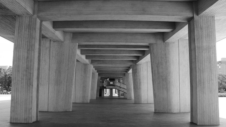 кадр из фильма Хиросима, любовь моя