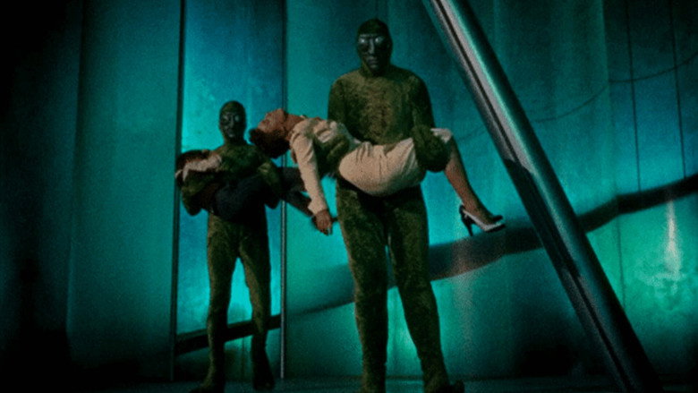 кадр из фильма Захватчики с Марса