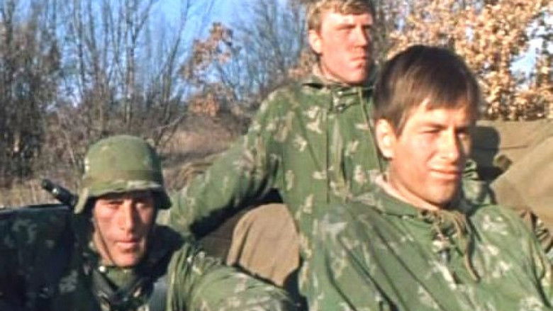 кадр из фильма «Мерседес» уходит от погони