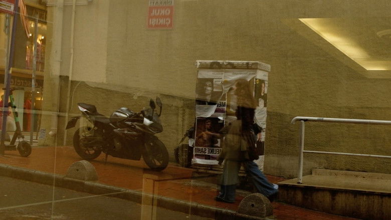 кадр из фильма In My Early Twenties