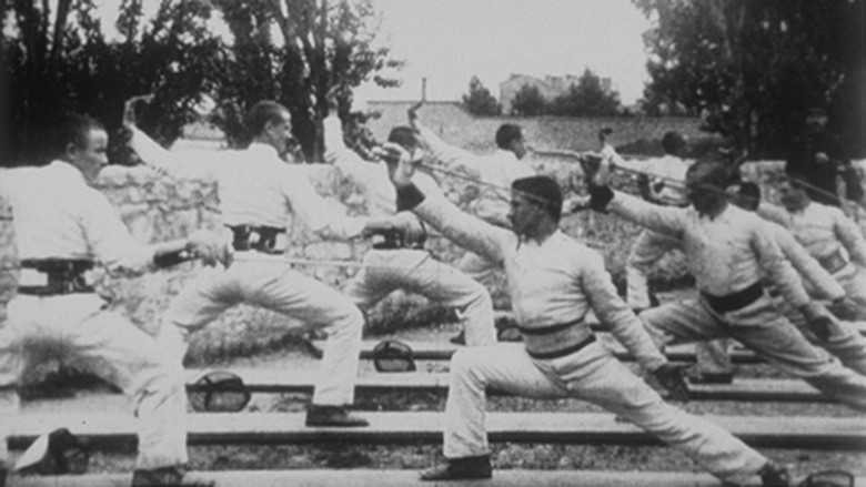 кадр из фильма Leçon d’escrime : salut