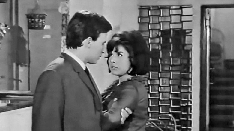 кадр из фильма Η Γόησσα