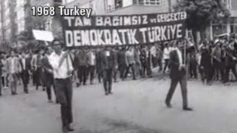 кадр из фильма Devrimci Gençlik Köprüsü