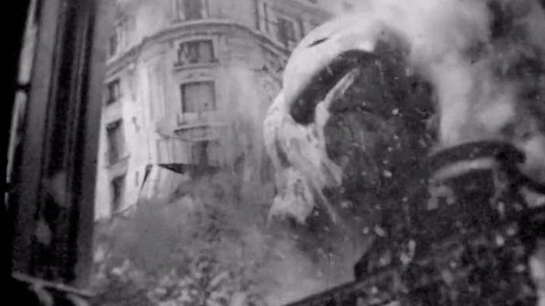 кадр из фильма EL ETERNAUTA: Huellas de una invasión