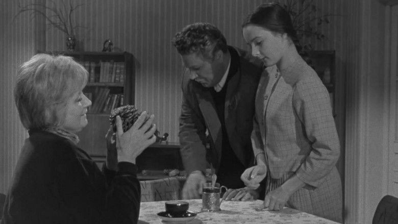 кадр из фильма Жизнь сначала