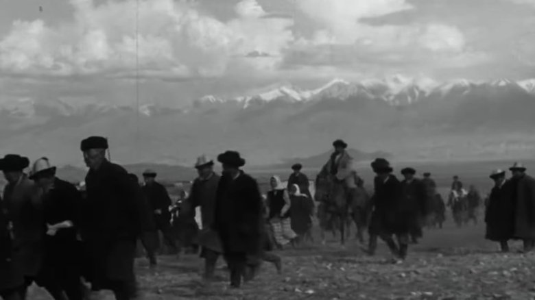 кадр из фильма Материнское поле