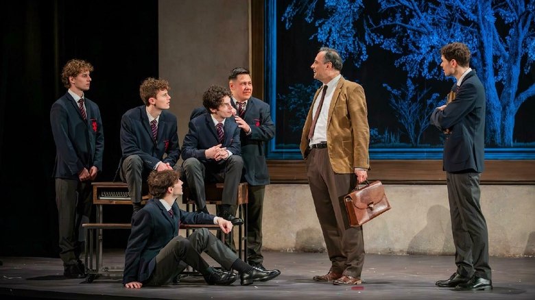 кадр из фильма Le Cercle des Poètes disparus