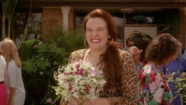 кадр из фильма Свадьба Мюриэл