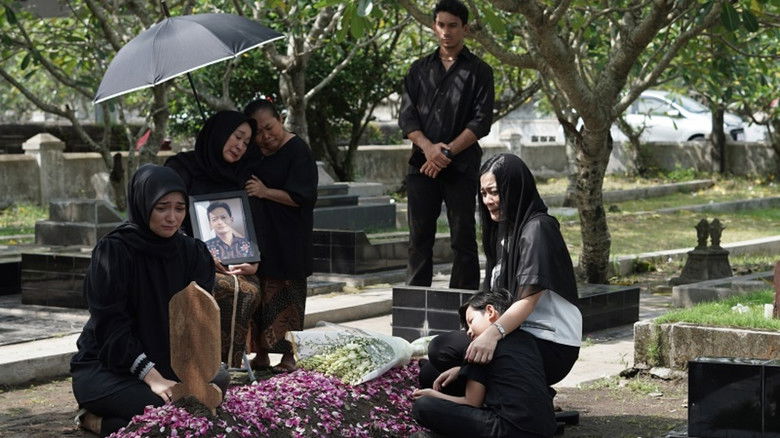 кадр из фильма Air Mata di Ujung Sajadah 2