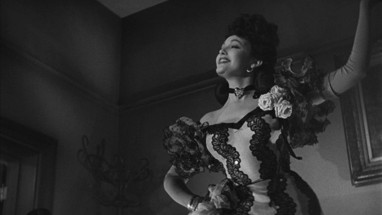 кадр из фильма Хэнговер-сквер