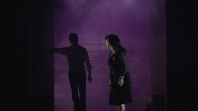 кадр из фильма Пытки девушки деревянным конём