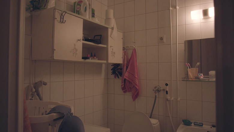 кадр из фильма If you do this, I will call you by your first name instead of Mom