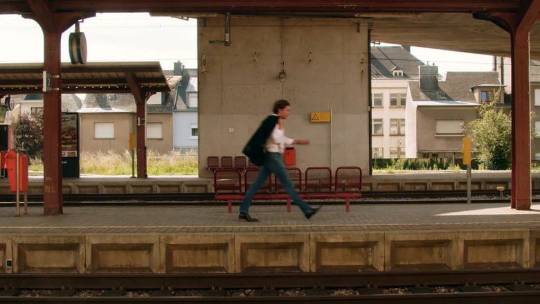 кадр из фильма Juste à côté