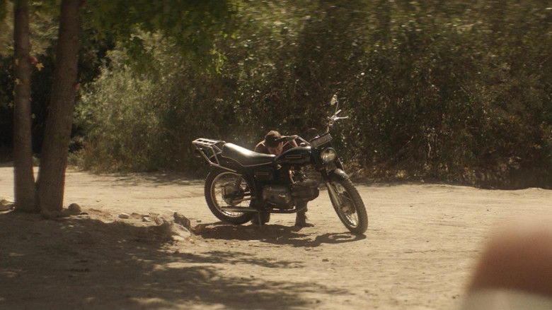 кадр из фильма Стать Бондом