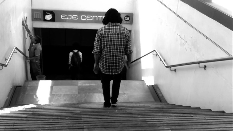 кадр из фильма Ella entró por la ventana del baño