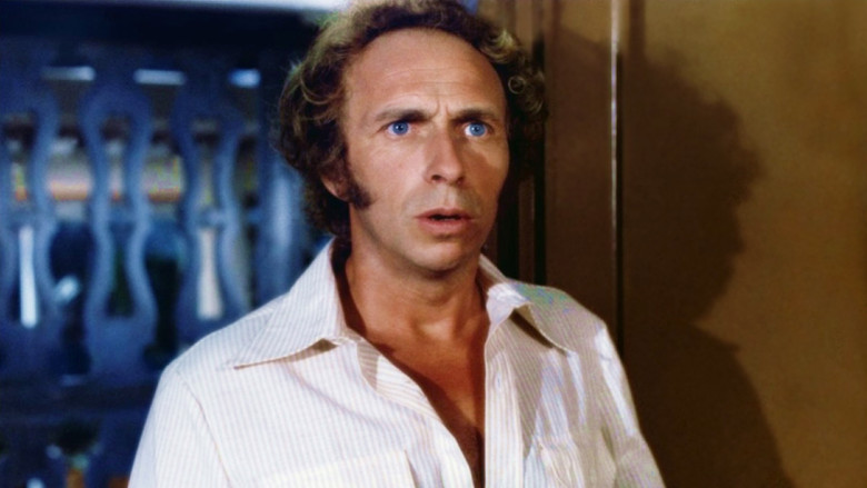 кадр из фильма Возвращение высокого блондина