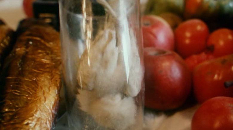 кадр из фильма Птички, сироты и блаженные