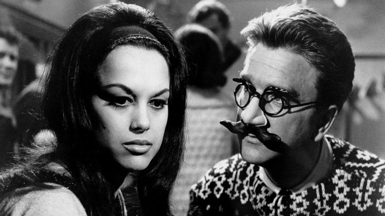 кадр из фильма Night Train to Paris