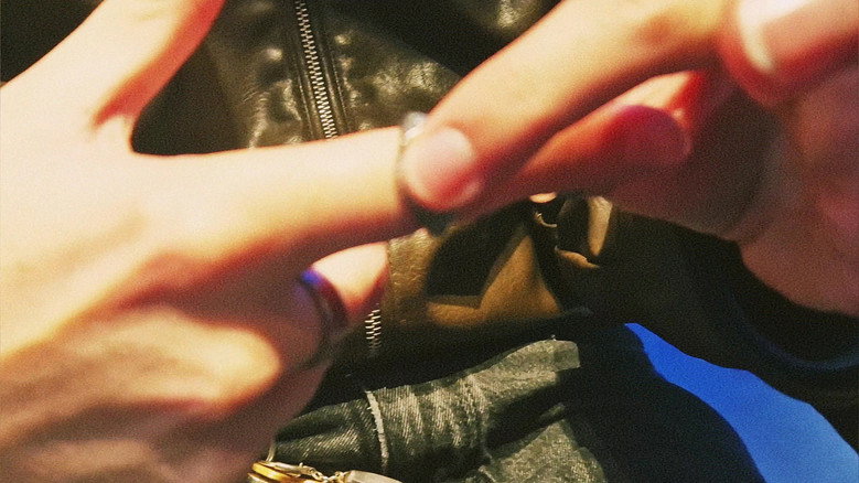 кадр из фильма Au Non de l'Amour