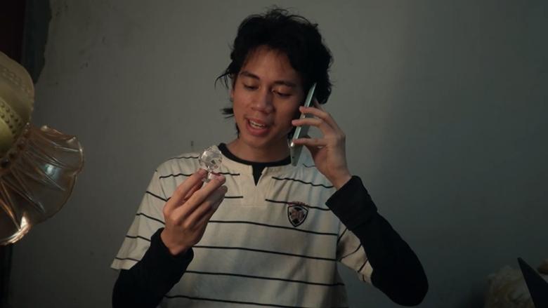 кадр из фильма Love In A Pin