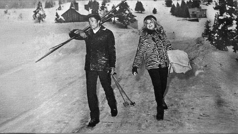 кадр из фильма İki Yabancı