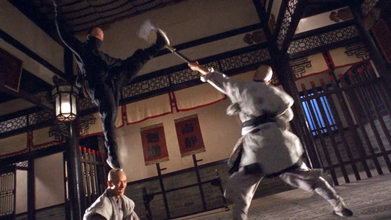 кадр из фильма Железная обезьяна