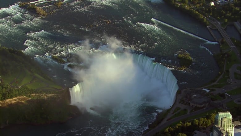 кадр из фильма Canada 360