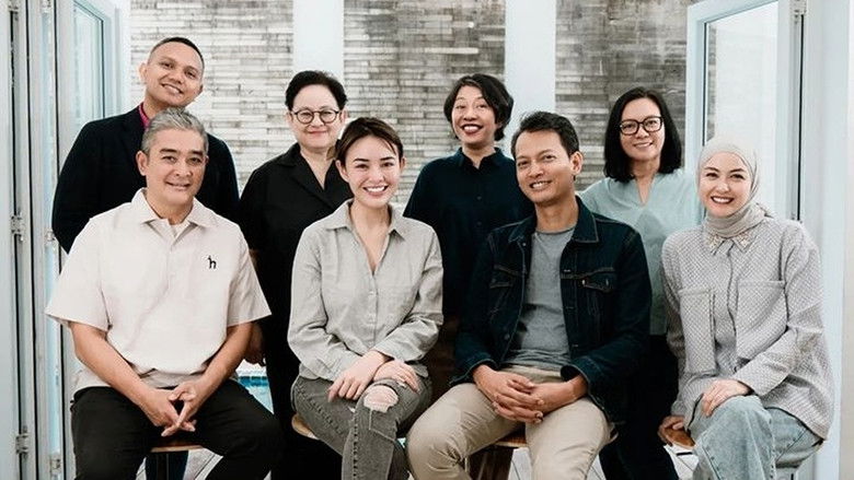 кадр из фильма 1 Imam 2 Makmum