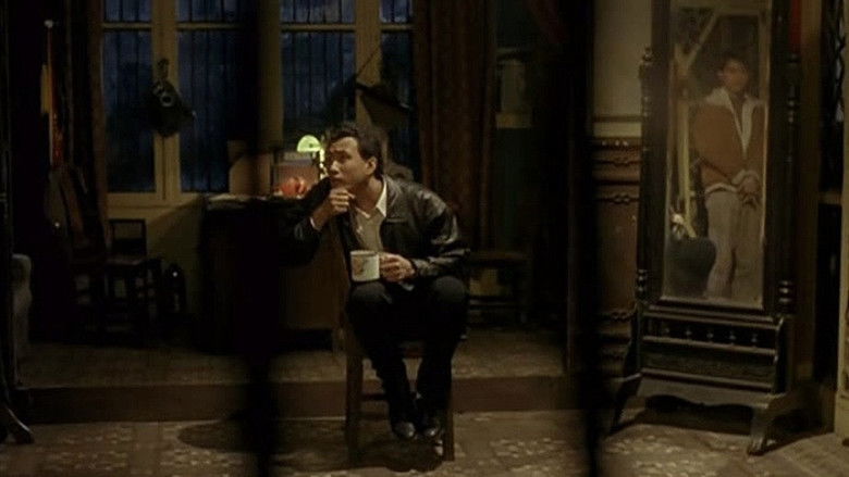 кадр из фильма Восточный дворец, западный дворец