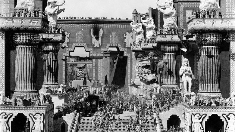 кадр из фильма Нетерпимость