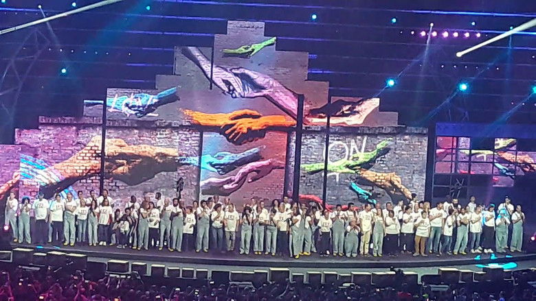 кадр из фильма Les Enfoirés 2019 - Le Monde des Enfoirés