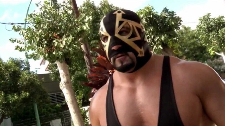 кадр из фильма 100% lucha, el amo de los clones