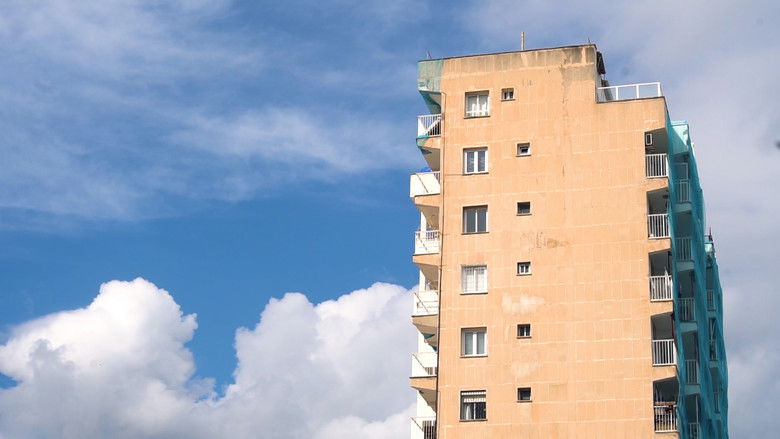 кадр из фильма Confinament 8½