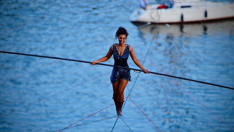 кадр из фильма Provazochodkyně nad Prahou