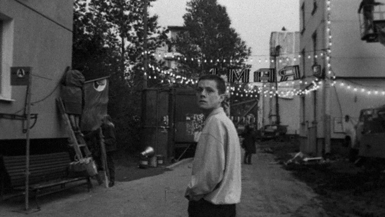 кадр из фильма Первый этаж