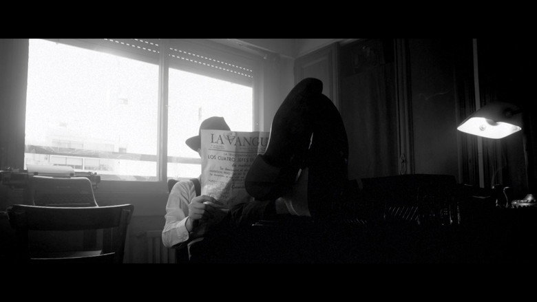 кадр из фильма LLUEVE SOBRE MOJADO