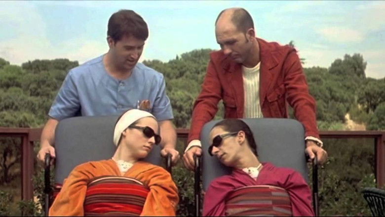 кадр из фильма Поговори с ней