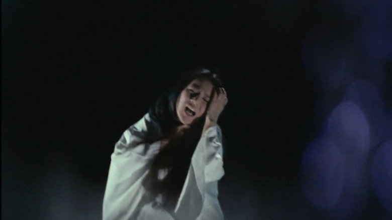 кадр из фильма Турецкие бани с призраками