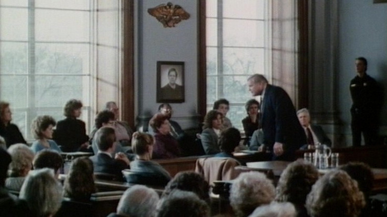 кадр из фильма Убийство в маленьком городе