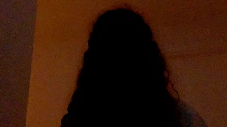 кадр из фильма Mentes Oscuras