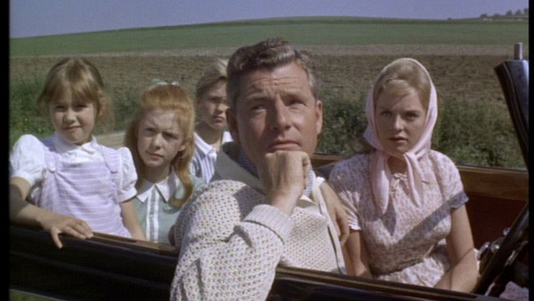 кадр из фильма The Greengage Summer