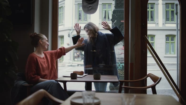 кадр из фильма Достойна любви