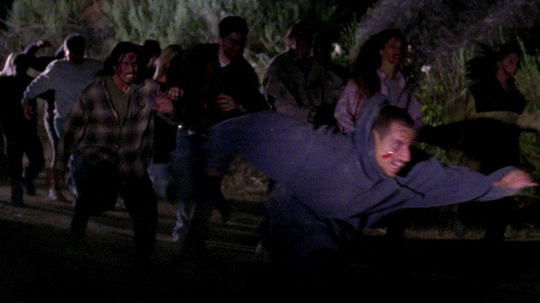 кадр из фильма Убивая мертвецов