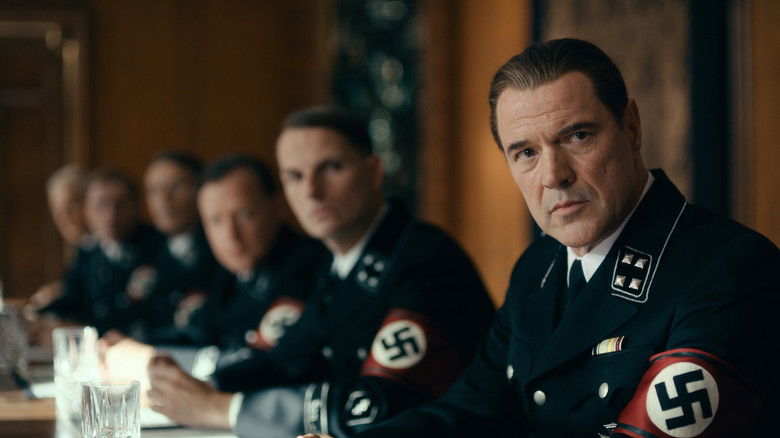 кадр из фильма Работа без авторства