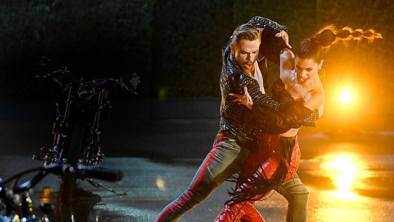 кадр из фильма The Queen Family Singalong