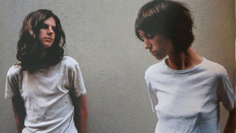 кадр из фильма Цементный сад