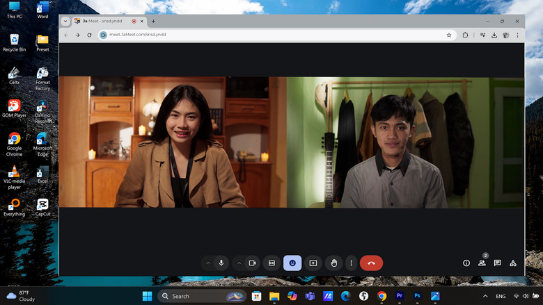 кадр из фильма Curhatan Revi Siterusah