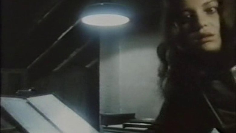 кадр из фильма Aquella casa en las afueras